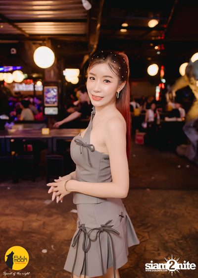 Ink Waruntorn concert at Fullmoon Terrace & Bar — photo 116