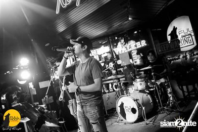 Ink Waruntorn concert at Fullmoon Terrace & Bar — photo 122