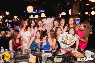 Ink Waruntorn concert at Fullmoon Terrace & Bar — photo 126