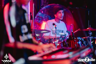 Friday Night at Yak Bar  — photo 5