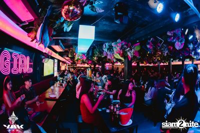 Friday Night at Yak Bar  — photo 11