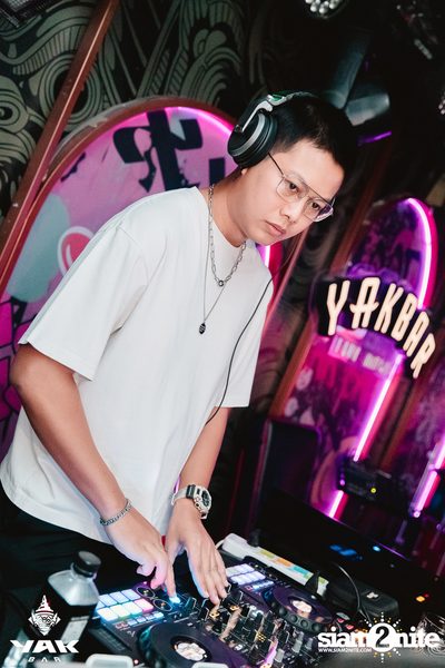 Friday Night at Yak Bar  — photo 34