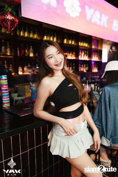Saturday Night at Yak Bar — photo 4