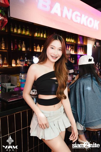 Saturday Night at Yak Bar — photo 8
