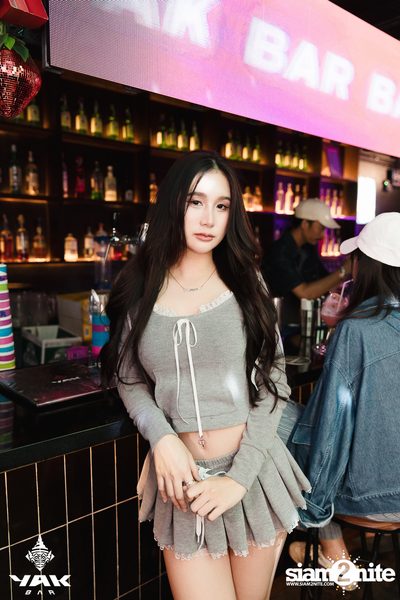 Saturday Night at Yak Bar — photo 130