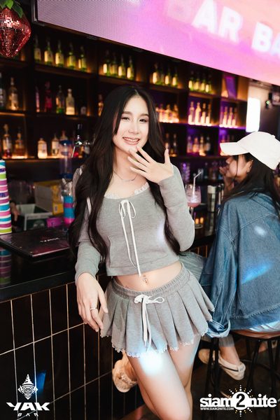 Saturday Night at Yak Bar — photo 11