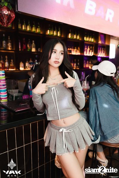 Saturday Night at Yak Bar — photo 13
