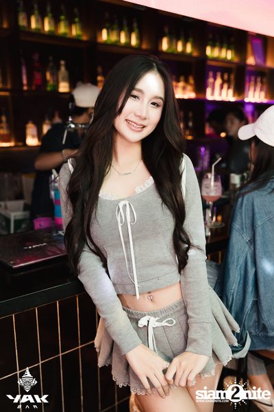 Saturday Night at Yak Bar — photo 136