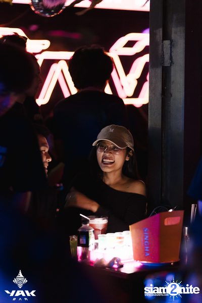 Saturday Night at Yak Bar — photo 210
