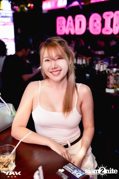 Friday Night at Yak Bar  — photo 4