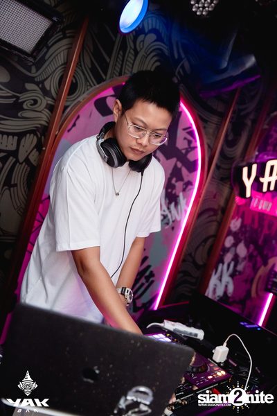 Friday Night at Yak Bar  — photo 57