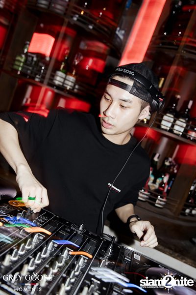 Karty & Friends at Rhodes Bangkok — photo 17