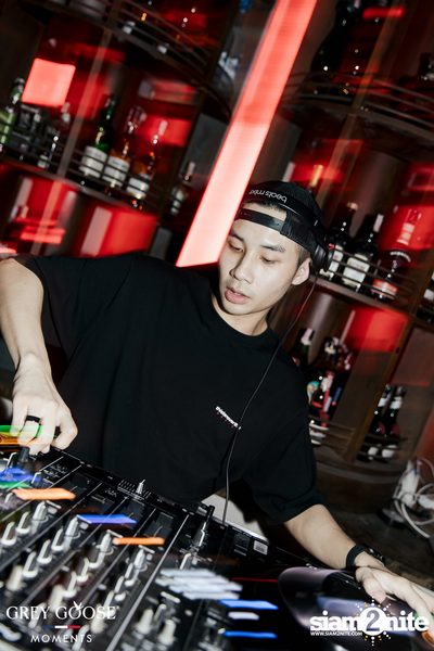 Karty & Friends at Rhodes Bangkok — photo 18
