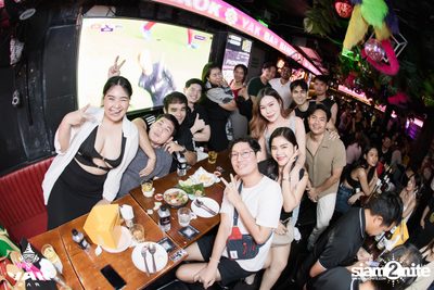 Saturday Night at Yak Bar — photo 9