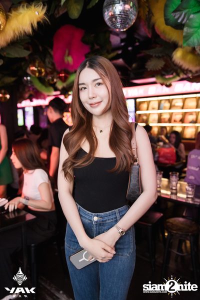 Saturday Night at Yak Bar — photo 10