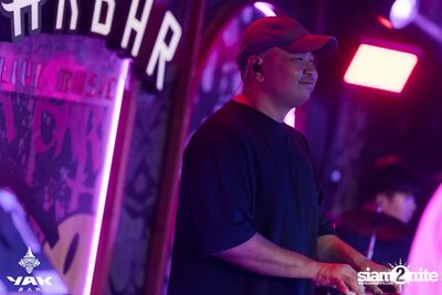 Saturday Night at Yak Bar — photo 12