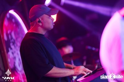 Saturday Night at Yak Bar — photo 13
