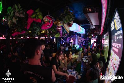 Saturday Night at Yak Bar — photo 33