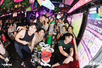 Saturday Night at Yak Bar — photo 34