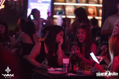Saturday Night at Yak Bar — photo 73
