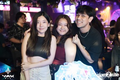 Saturday Night at Yak Bar — photo 113