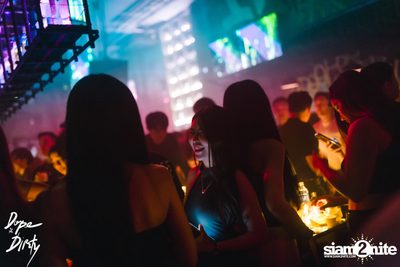 ภาพบรรยากาศงาน Jam ft. FAIIAMFINE & FLOWER.FAR ที่ Dope & Dirty — photo 16