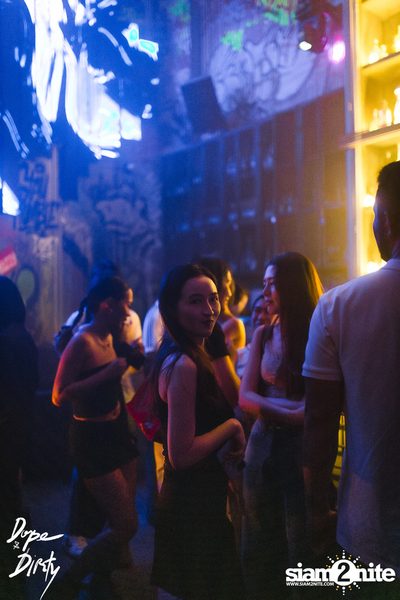 ภาพบรรยากาศงาน Jam ft. FAIIAMFINE & FLOWER.FAR ที่ Dope & Dirty — photo 37