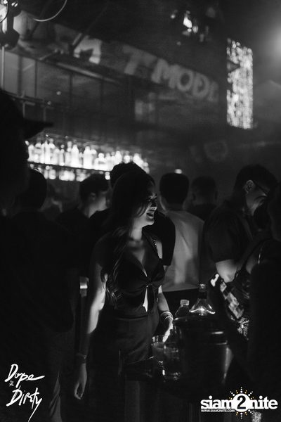 ภาพบรรยากาศงาน Jam ft. FAIIAMFINE & FLOWER.FAR ที่ Dope & Dirty — photo 45