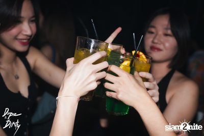 ภาพบรรยากาศงาน Jam ft. FAIIAMFINE & FLOWER.FAR ที่ Dope & Dirty — photo 60