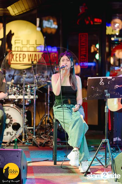 ภาพบรรยากาศงานคอนเสิร์ต Dr. Fuu ที่ Fullmoon Terrace & Bar — photo 17