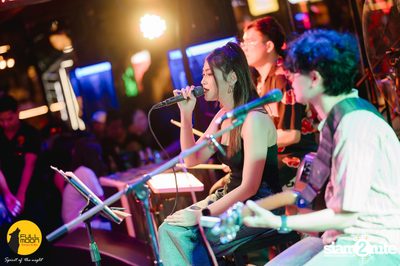 ภาพบรรยากาศงานคอนเสิร์ต Dr. Fuu ที่ Fullmoon Terrace & Bar — photo 35
