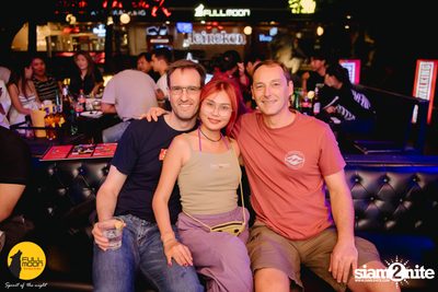 ภาพบรรยากาศงานคอนเสิร์ต Dr. Fuu ที่ Fullmoon Terrace & Bar — photo 42