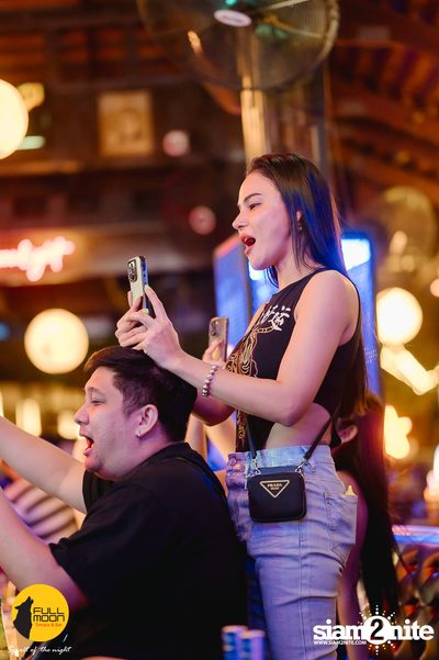 ภาพบรรยากาศงานคอนเสิร์ต Dr. Fuu ที่ Fullmoon Terrace & Bar — photo 97