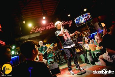 ภาพบรรยากาศงานคอนเสิร์ต Dr. Fuu ที่ Fullmoon Terrace & Bar — photo 99