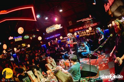 ภาพบรรยากาศงานคอนเสิร์ต Dr. Fuu ที่ Fullmoon Terrace & Bar — photo 104