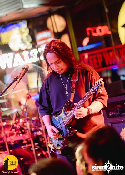 ภาพบรรยากาศงานคอนเสิร์ต Dr. Fuu ที่ Fullmoon Terrace & Bar — photo 105