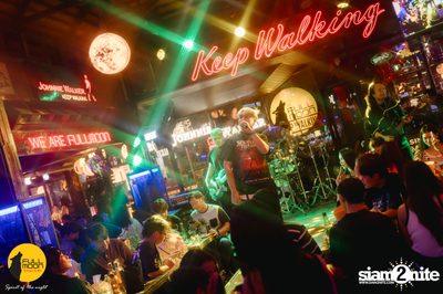 ภาพบรรยากาศงานคอนเสิร์ต Dr. Fuu ที่ Fullmoon Terrace & Bar — photo 108