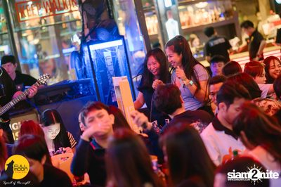 ภาพบรรยากาศงานคอนเสิร์ต Dr. Fuu ที่ Fullmoon Terrace & Bar — photo 121