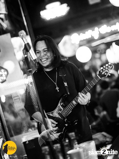 ภาพบรรยากาศงานคอนเสิร์ต Dr. Fuu ที่ Fullmoon Terrace & Bar — photo 133