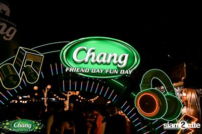 ภาพบรรยากาศงาน Chang Friend Day Fun Day presents Big Ass Live Concert ที่ Let's Bar & Bistro — photo 17