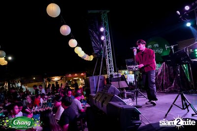 ภาพบรรยากาศงาน Chang Friend Day Fun Day presents Big Ass Live Concert ที่ Let's Bar & Bistro — photo 46