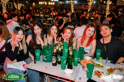 ภาพบรรยากาศงาน Chang Friend Day Fun Day presents Big Ass Live Concert ที่ Let's Bar & Bistro — photo 53