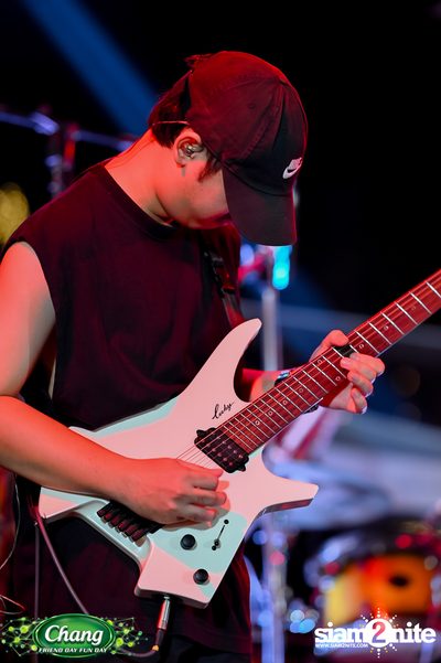 ภาพบรรยากาศงาน Chang Friend Day Fun Day presents Big Ass Live Concert ที่ Let's Bar & Bistro — photo 64