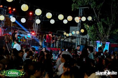 ภาพบรรยากาศงาน Chang Friend Day Fun Day presents Big Ass Live Concert ที่ Let's Bar & Bistro — photo 68