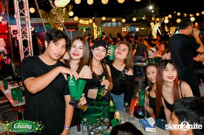 ภาพบรรยากาศงาน Chang Friend Day Fun Day presents Big Ass Live Concert ที่ Let's Bar & Bistro — photo 74