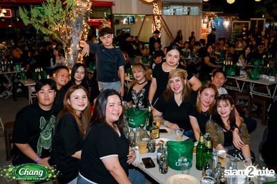 ภาพบรรยากาศงาน Chang Friend Day Fun Day presents Big Ass Live Concert ที่ Let's Bar & Bistro — photo 92