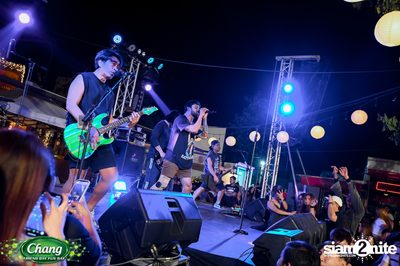 ภาพบรรยากาศงาน Chang Friend Day Fun Day presents Big Ass Live Concert ที่ Let's Bar & Bistro — photo 116