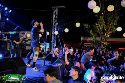 ภาพบรรยากาศงาน Chang Friend Day Fun Day presents Big Ass Live Concert ที่ Let's Bar & Bistro — photo 118