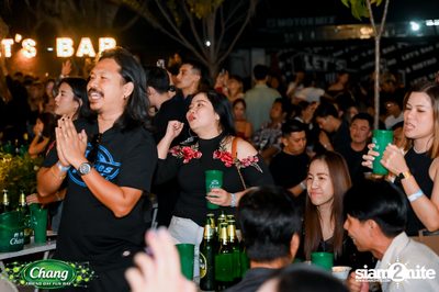 ภาพบรรยากาศงาน Chang Friend Day Fun Day presents Big Ass Live Concert ที่ Let's Bar & Bistro — photo 123