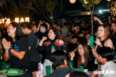 ภาพบรรยากาศงาน Chang Friend Day Fun Day presents Big Ass Live Concert ที่ Let's Bar & Bistro — photo 124